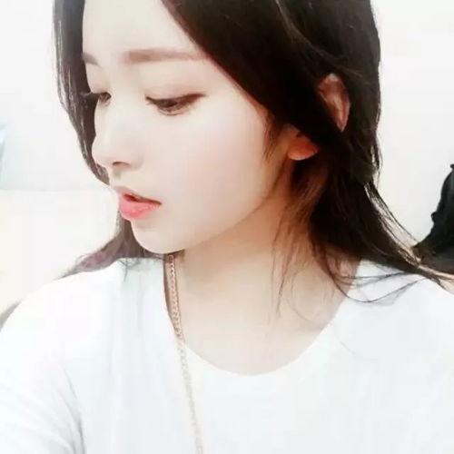 娱乐圈吃瓜背景图女生,揭秘“吃瓜女孩”背后的故事